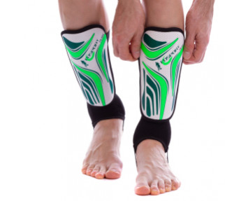 Щитки футбольные c голеностопом FS-692